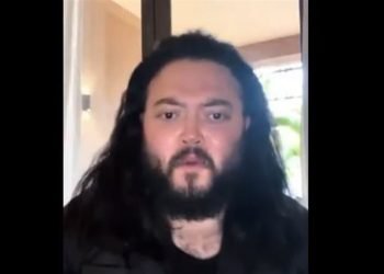 بعد عودته إلى مصر.. الناشط علي المهدي: أسعد واحد في الدنيا