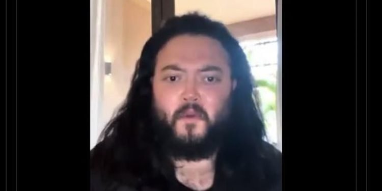 بعد عودته إلى مصر.. الناشط علي المهدي: أسعد واحد في الدنيا