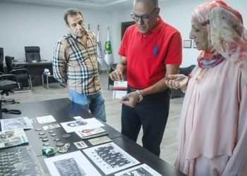 أسرة أسطورة الكرة المصرية عبد الكريم صقر تهدي أبرز مقتنياته لاتحاد الكرة