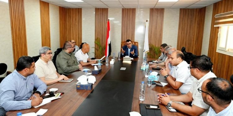 وزير الإسكان يتابع تنفيذ المشروعات التنموية بالساحل الشمالي الغربي اليوم