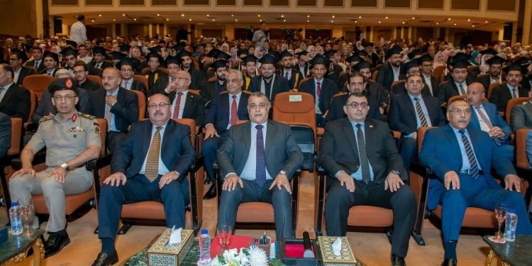 وزير الإنتاج الحربي يشهد تخرج دفعة جديدة من أكاديمية الهندسة