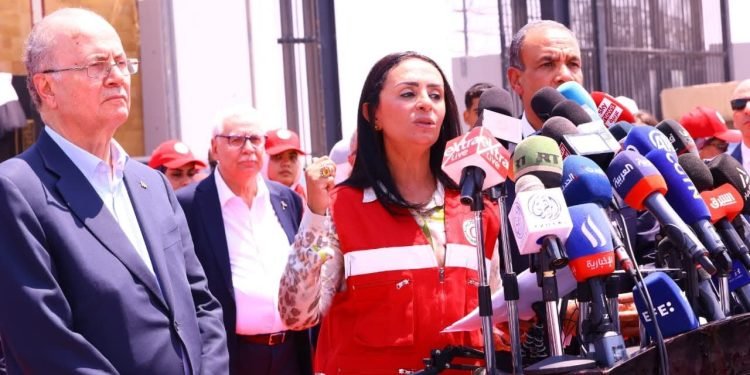 من معبر رفح.. مايا مرسي تطلق نداءً إنسانيًا عاجلًا لغزة