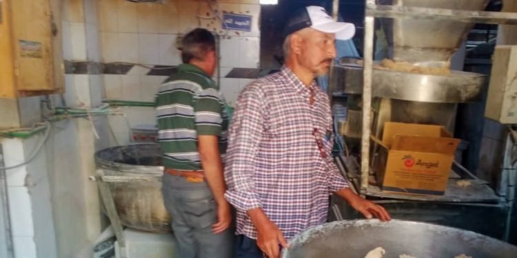 محافظ دمياط يتابع جهود التموين ويعلن تحرير ٥٥ محضرًا