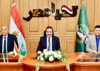 محافظ المنوفية يتابع خطط الاستثمار ويشدد على رضا المواطن