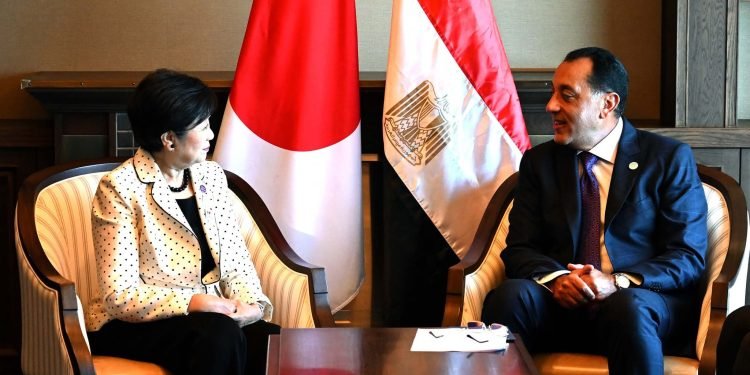 رئيس الوزراء يلتقي محافظ طوكيو لبحث مجالات التعاون المشترك