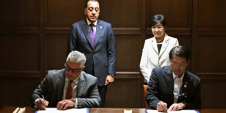 رئيس الوزراء يشهد توقيع مذكرة تعاون مع طوكيو للهيدروجين الأخضر