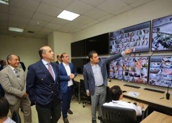 وزير الشئون النيابية يزور مستشفى الناس ويشيد بالخدمات الطبية