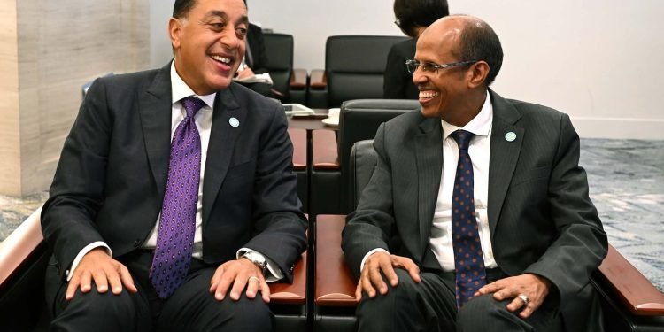رئيس الوزراء يلتقي رئيس مفوضية الاتحاد الأفريقي