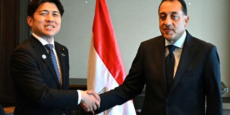 رئيس الوزراء يلتقى وزير الأراضي والبنية التحتية والسياحة والنقل الياباني