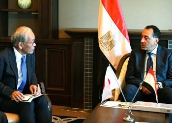 رئيس الوزراء يلتقي الرئيس التنفيذي لمجموعة “تويوتا تسوشو” اليابانية