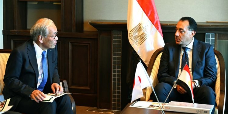 رئيس الوزراء يلتقي الرئيس التنفيذي لمجموعة “تويوتا تسوشو” اليابانية