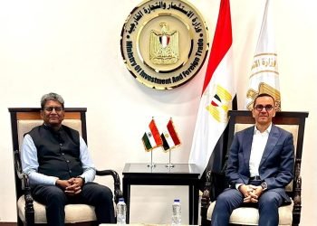 وزير الاستثمار يبحث مع السفير الهندي تعزيز العلاقات الاقتصادية المشتركة