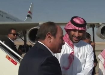 السيسي يعود إلى أرض الوطن بعد زيارة امتدت عدة ساعات إلى السعودية