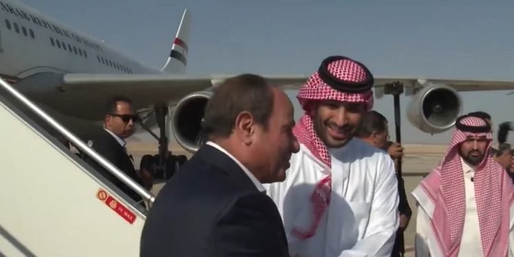 السيسي يعود إلى أرض الوطن بعد زيارة امتدت عدة ساعات إلى السعودية