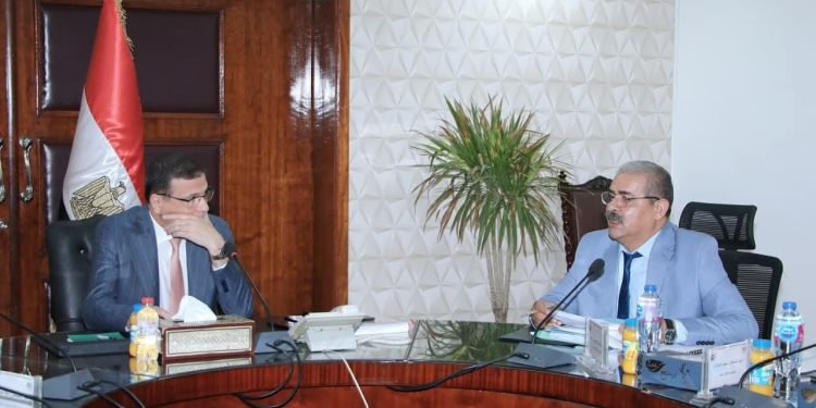 وزير الزراعة يترأس اجتماع الإصلاح الزراعي لبحث المنتفعين والمشروعات