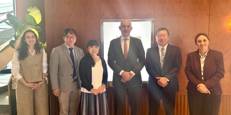 وزير التربية والتعليم يلتقي خبراء يابانيين لدعم ذوي الاحتياجات الخاصة