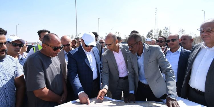 وزير الإسكان يتفقد محور التسعين الشمالي بالقاهرة الجديدة