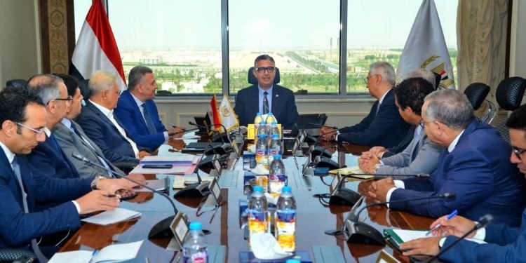 وزير التموين يلتقي رئيس مجموعة سامكريت لمتابعة المستودع الاستراتيجي بالسويس