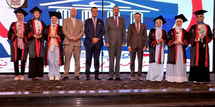 محافظ سوهاج يشهد احتفالية تكريم أوائل الشهادات بمدرسة الأرقم للبنات