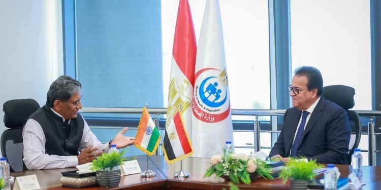 وزير الصحة يناقش مع السفير الهندي التعاون الصحي والتكنولوجي