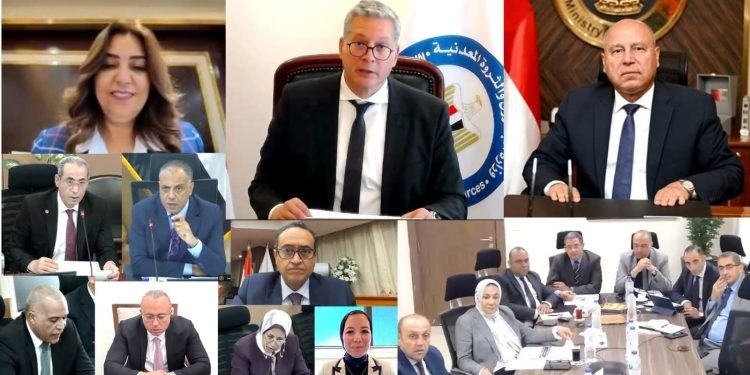 وزير البترول ونواب الوزراء يشهدون اجتماع شركات بترول القطاع العام