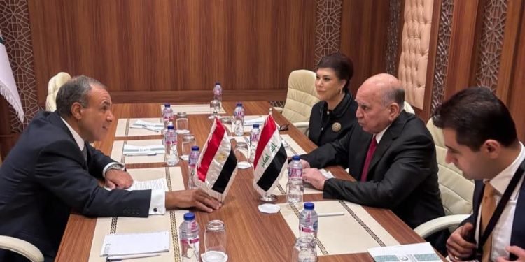 لقاء ثنائي بين وزيري خارجية مصر والعراق على هامش الدورة الاستثنائية لمجلس الوزراء بجدة