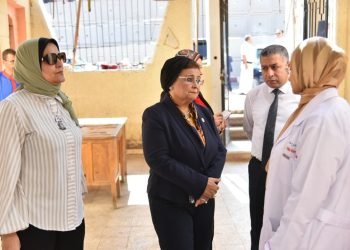نائب وزير الصحة تتفقد مستشفى طهطا بسوهاج وتعزز الوعي السكاني