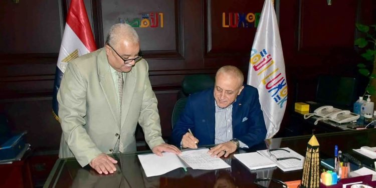 محافظ الأقصر يعتمد تنسيق المرحلة الثالثة للقبول بالثانوية العامة ونتيجة الدور الثاني للشهادة الإعدادية