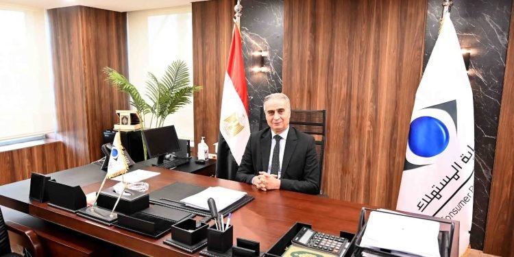 ضبط 1150 مرتبة مجهولة المصدر ومصادرة ملصقات قماش مقلدة