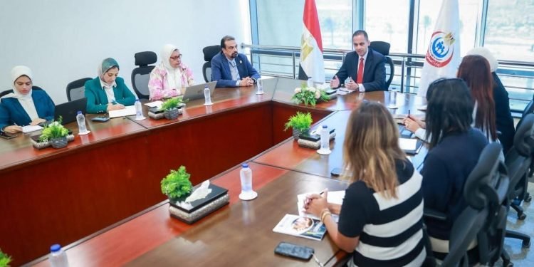 نائب وزير الصحة يبحث تطوير تدريب الكوادر البشرية بالقطاع الصحي