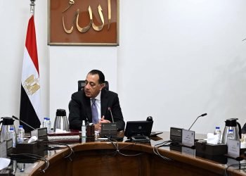 رئيس الوزراء يستعرض خطط التحول الرقمي وجذب الاستثمارات بقطاع الاتصالات