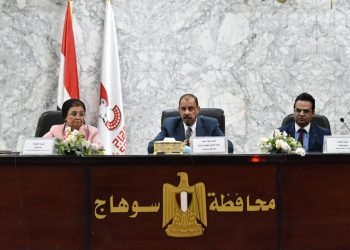 نائب وزير الصحة تتفقد مستشفى سوهاج العام وتعلن انطلاق الخطة الاستراتيجية الوطنية للسكان والتنمية