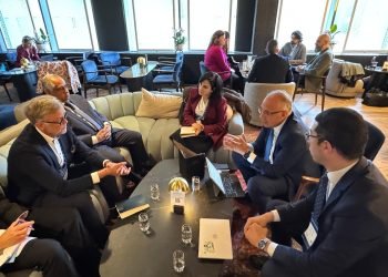 وزير الري يبحث مع المبعوث الفنلندي مجالات التعاون المشترك بالمياه