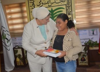 رئيسة المجلس القومي للطفولة والأمومة تكرم الطفلة “هايدي” وتنصبها سفيرة المجلس للرحمة تقديرًا لموقفها النبيل
