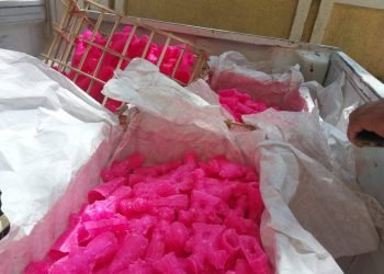 تموين الأقصر يضبط ٣ مخابز ويتحفظ على حلوى مجهولة