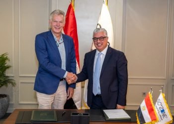 اقتصادية قناة السويس توقع مشروع “صن جاردن” الألماني للأقمشة والمفروشات بالقنطرة غرب