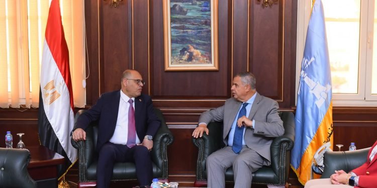 محافظ الإسكندرية يستقبل وزير العمل لبحث التعاون في ملفات التدريب والتشغيل