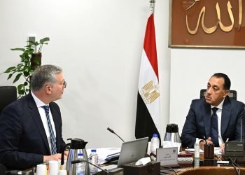 رئيس الوزراء يُتابع مع وزير البترول والثروة المعدنية عددًا من ملفات العمل