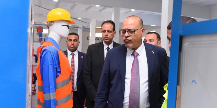 وزير العمل يزور موقع النحاس للمترو الجديد التابع لشركة أوراسكوم بالإسكندرية