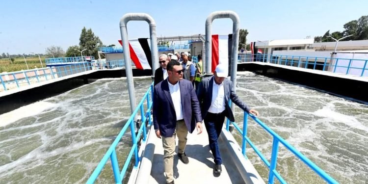 وزير الإسكان ومحافظ الغربية يتفقدان توسعات محطة معالجة صرف صحي نهطاي