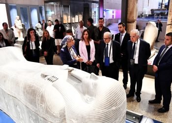 رئيس مجلس الوزراء اللبناني والوفد المرافق له يزور المتحف المصري الكبير