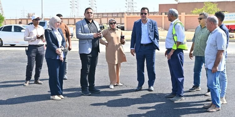 وزير الإسكان يتابع تطوير الطرق والمرافق بالمناطق الصناعية بالعاشر من رمضان