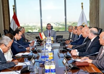 وزير التموين يجتمع بالشركات لمتابعة توافر السلع وضبط الأسواق