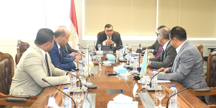 وزير الإسكان يتابع مشروع المماشي السياحية بمدينة ٦ أكتوبر