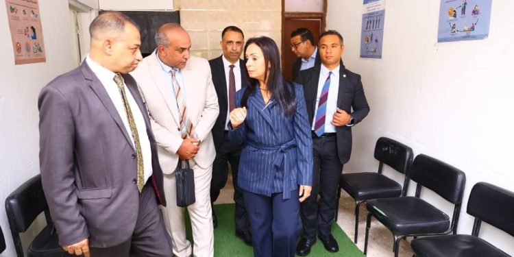 وزيرة التضامن تتفقد وحدات حلوان الاجتماعية وتتابع الخدمات المقدمة للمواطنين