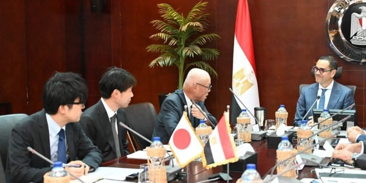 وزير الاستثمار والتجارة الخارجية يستقبل السفير الياباني بالقاهرة لبحث آفاق التعاون الاقتصادي بين البلدين