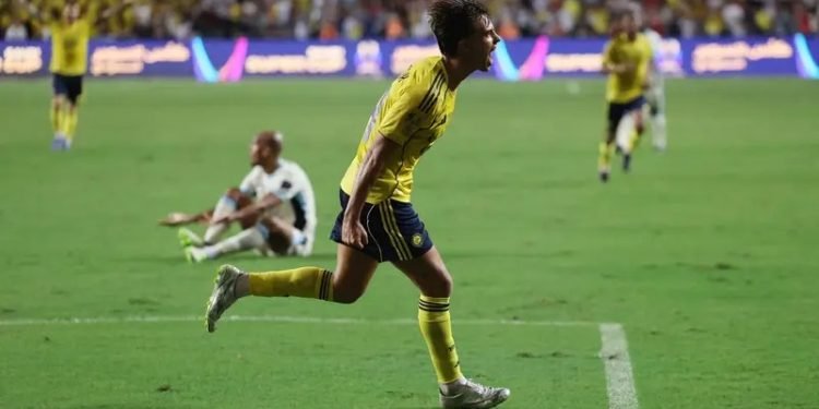 النصر يهزم اتحاد جدة بـ10 لاعبين ويتأهل إلى نهائي السوبر السعودي