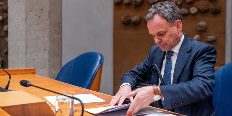 استقالة وزير خارجية هولندا بعد فشل الحكومة في فرض عقوبات على إسرائيل