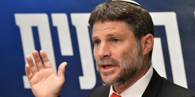 وزير المالية الإسرائيلي: يجب قطع المياه والكهرباء والمواد الغذائية عن غزة