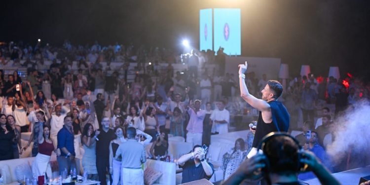 التفاصيل الكاملة لحفل حماقي الأضخم في”مراسي” بحضور المشاهير
